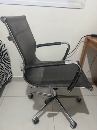 Cadeira de Escritório Diretor Giratória Eames Star