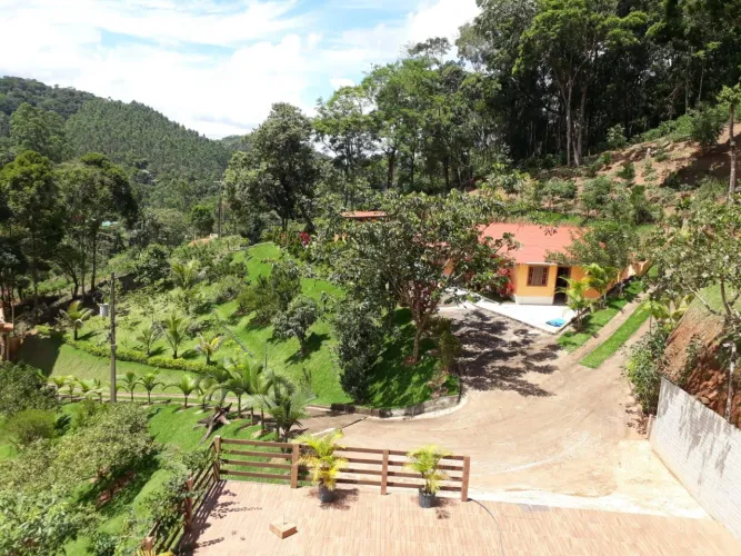 Vendo ou alugo Sítio bom Jesus Marechal Floriano 30 mil metros. Pronto para morar.