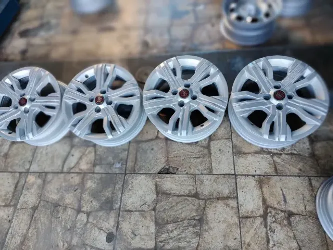 Roda Fiat Idea / Palio / Doblo Aro 15 (originais) raridade