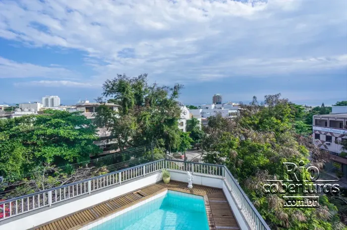 Cobertura à venda no Jardim Oceânico. Barra da Tijuca. 5 Suítes.