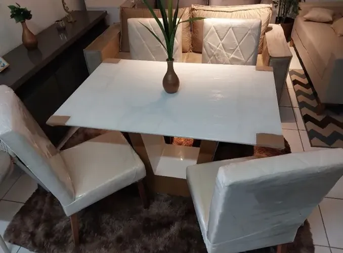 Conjunto Mesa e Cadeiras de Vidro Laqueado 4 Cadeiras L.U.X.O (Nova)