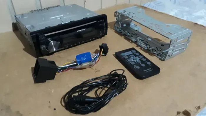 CD Pioneer deh-x6550bt completo exelente estado.