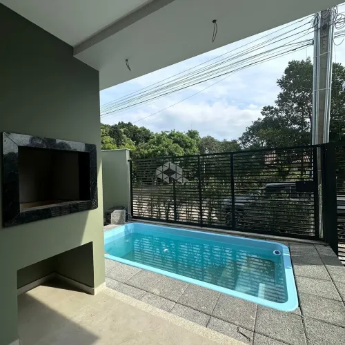 Casa sobrado três quartos com piscina em Mariscal Bombinhas SC