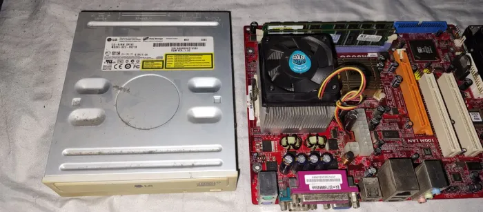 Kit Placa Mãe+CPU+MEMÓRIAS+GRAVADORCD+HD