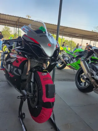 Moto de pista srad 