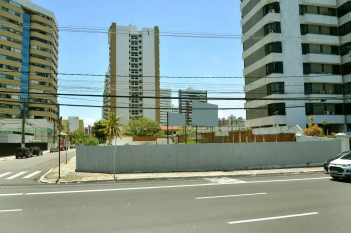 Terreno de esquina com 1100m² no Bairro Jardins