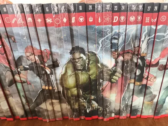 Vende-se coleção de livros "Salvat Marvel - Os Vingadores"... 50 livro