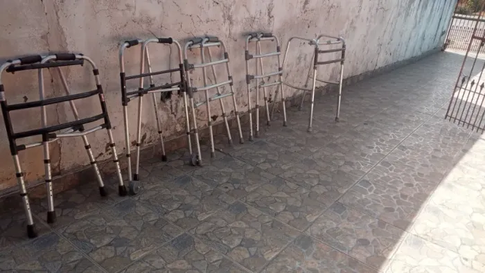 Andadores de alumínio seminovos a partir de 80 reais