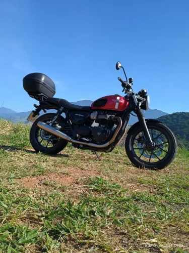 Triumph Street twin 900