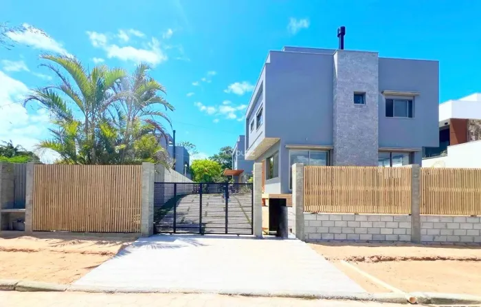 Casa na Beira da Praia da Ferrugem e Barrinha