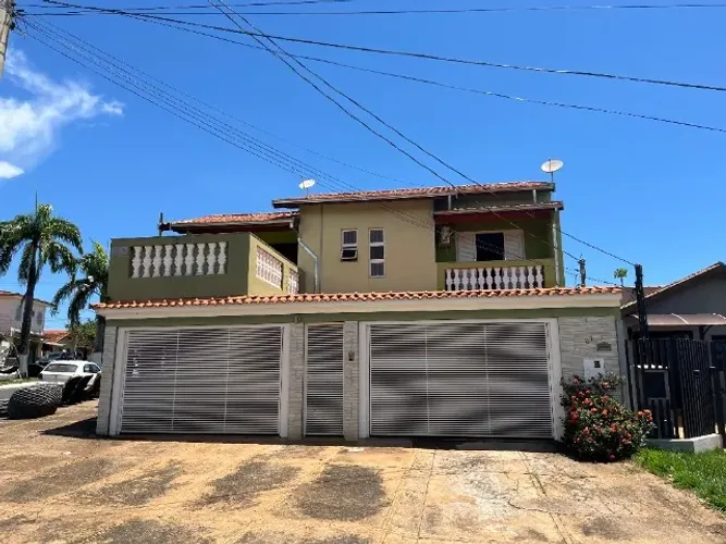 Casa 4 quartos 3 suítes Esquina Avenida Principal - Delfinópolis/MG
