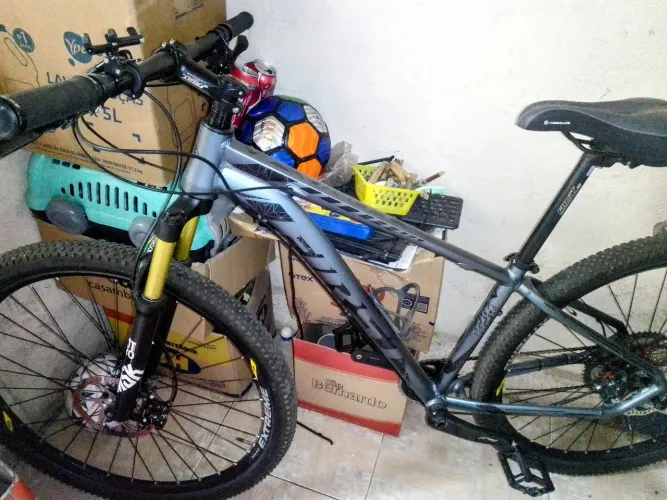 Bicicleta Aro 29 First 1x13 única configuração 