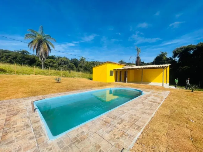 Sítio com piscina em mateus leme 