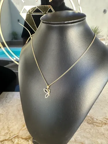 Cordão elo grumet e pingente borboleta em ouro 18k