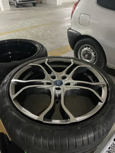 Quatro rodas zyx esportivas aro 19 nova junto com pneu (apenas dois pneus)