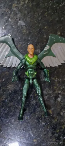 Action Figure Marvel Legends completo ( tem  a outra Head)
