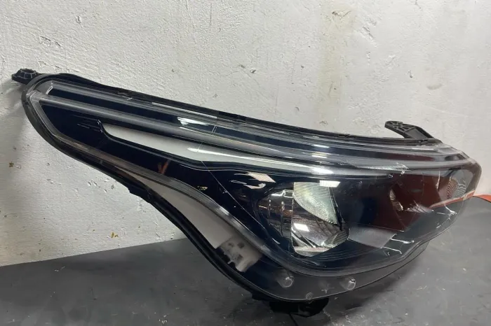 Farol Fiat Cronos lado direito com Led 2017
