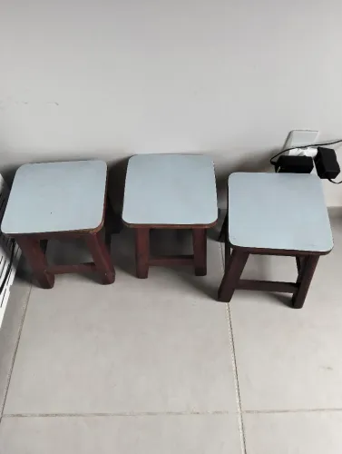 3 Banquinhos de madeira