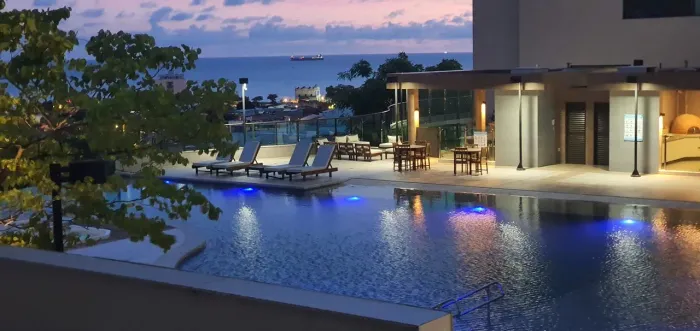 Apartamento de alto padrão, com vista para o mar, totalmente mobiliado e equipado.