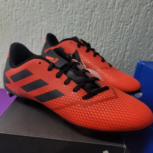 Chuteiras Adidas - Tamanho 43 e 40 - Novas!