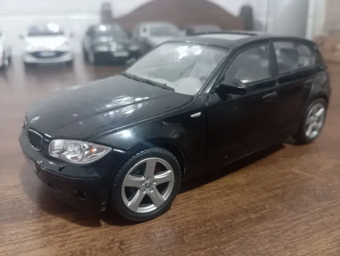 Miniatura BMW Série 1 escala 1/24