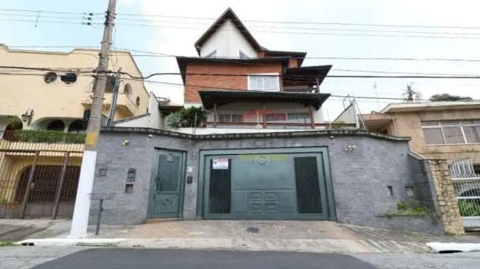 Sobrado no Jardim São Bento próximo Av. Braz Leme com 5 suítes 8 vagas 650m²