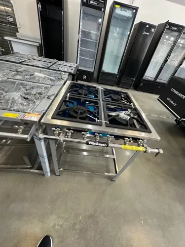 Fogão industrial gás 4 queimadores 2 duplos 30x30 inox Venâncio 