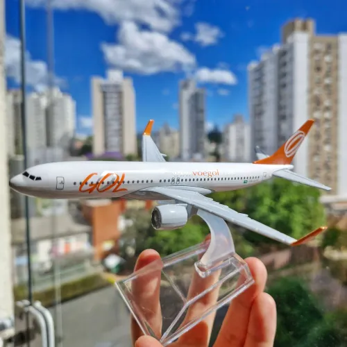 Linda Miniatura Avião B737 GOL (NOVO)