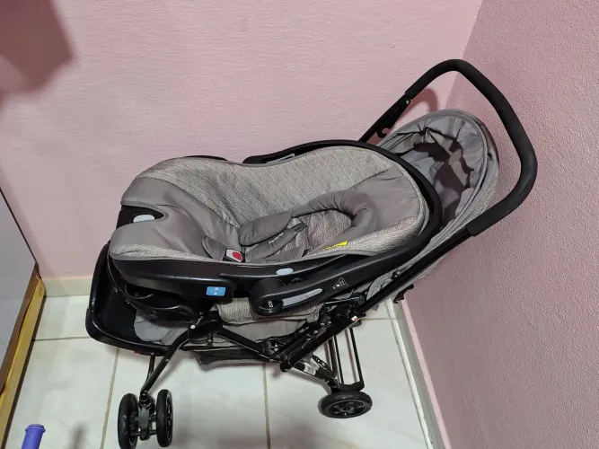 CARRINHO DE BEBE COM A CADEIRINHA COSCO