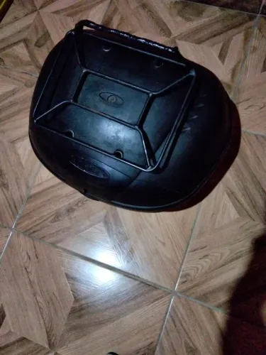 Vendo baú de moto givi com suporte, *17