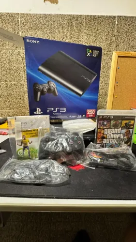 Playstation 3 - Super Slim - 250GB