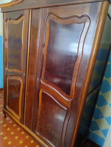 Armário Roupeiro Clássico em Madeira Maciça - Estilo Vintage/Provençal