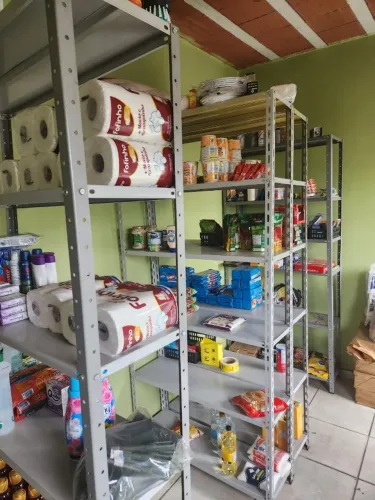 Prateleiras de Aço Reforçado- Ótimo Estado