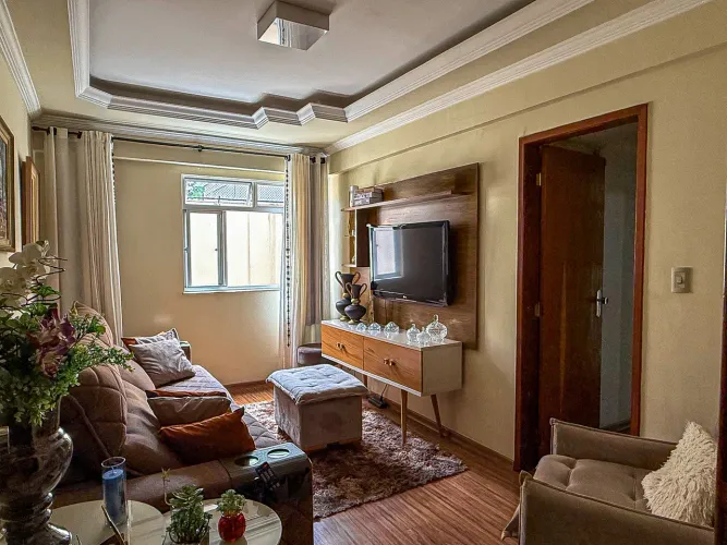 Apartamento amplo com área externa e bem localizado para venda