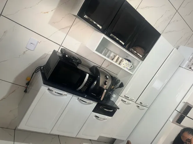 Vendo esse armário semi novo