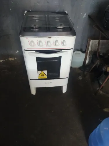 Vendo fogão semi novo 4 bocas esmaltes