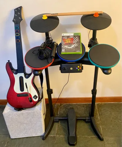 Kit Completo Bateria Guitarra Microfone e Jogo - Guitar Hero / Rock Band - Xbox 360/PC