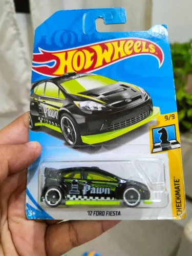 Hot Wheels Mainline '12 Ford Fiesta (Preto e verde)