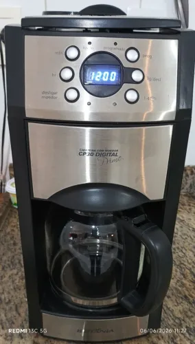 Cafeteira elétrica com moedor Britania 