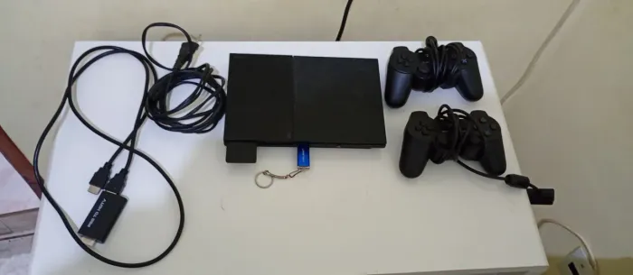 PlayStation 2 Slim + 2 Controles + Adaptador HDMI