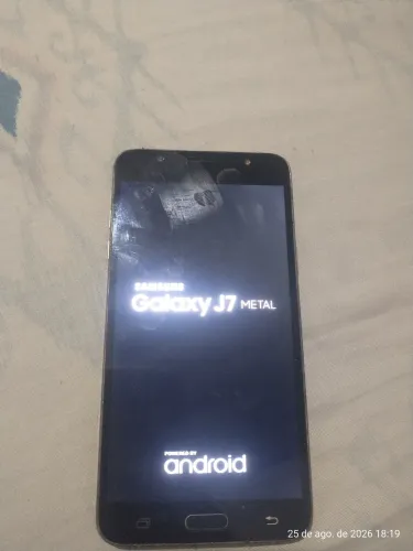 Samsung J7 metal com defeito 