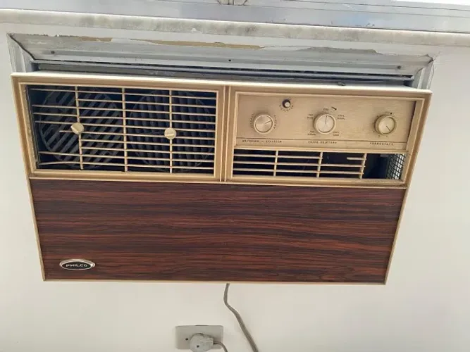 Ar Condicionado de Janela Philco Retro - Acabamento Marrom com Dourado - Gelando Muito