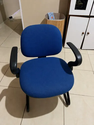 Cadeira de escritório azul