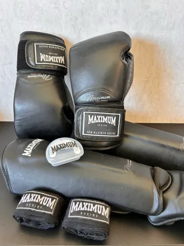 Kit de Muay Thai - Luva + Caneleira + acessórios