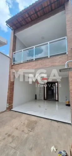 Casa Duplex à Venda em Fortaleza Excelente oportunidade para morar com conforto e espaço!