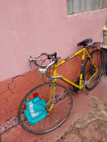 Vendo bicicleta Caloi original pra sair logo