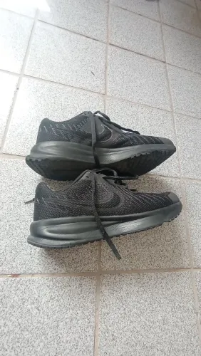 Tênis Nike run defy semi-novo poucas vezes usado Tamanho 40