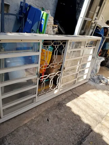 Veneziana de 2000x1000.em ótimo estado. vendo por 400.reais aceito cartão