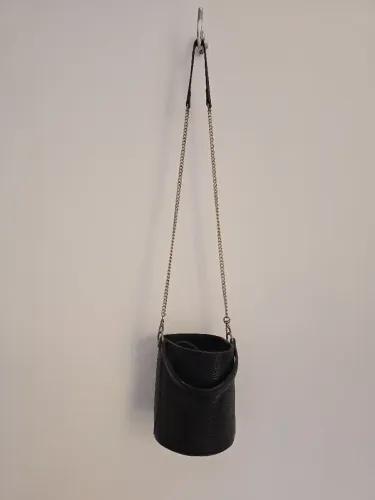 Bolsa Bucket Arezzo Preta em Couro Legítimo e Camurça