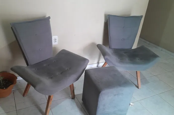 Sofá 2 lugares + poltronas + puff